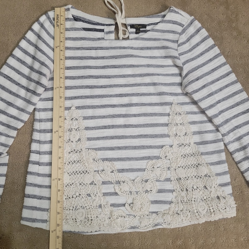 Cupio Women's Long Sleeve White Gray Striped Top with Lace Accent Size Medium - Picture 4 of 10